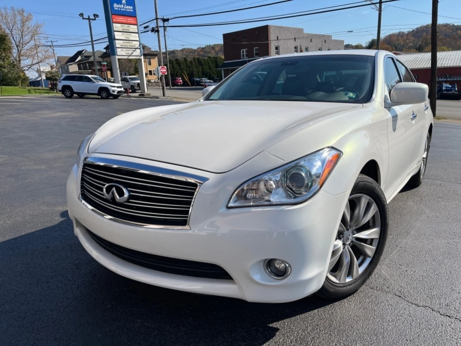 Used 2012 Moonlight White INFINITI  image 2