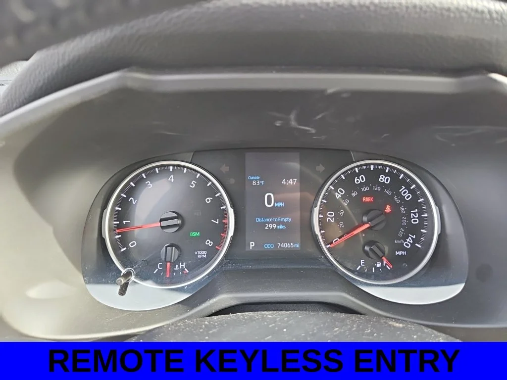 Used 2022 White Toyota XLE Premium image 9