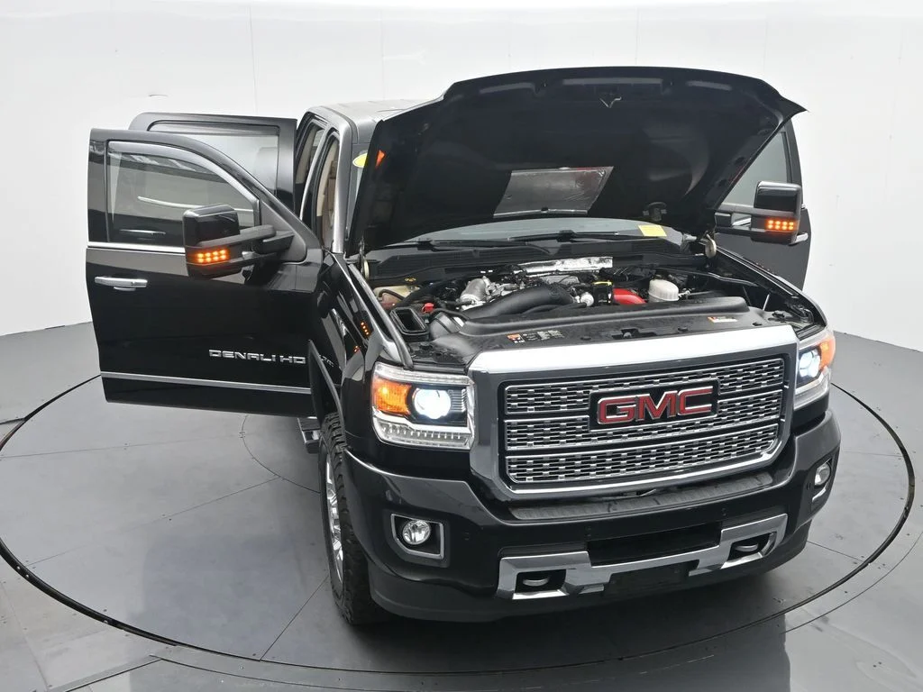 Used 2019 Black GMC Denali image 39