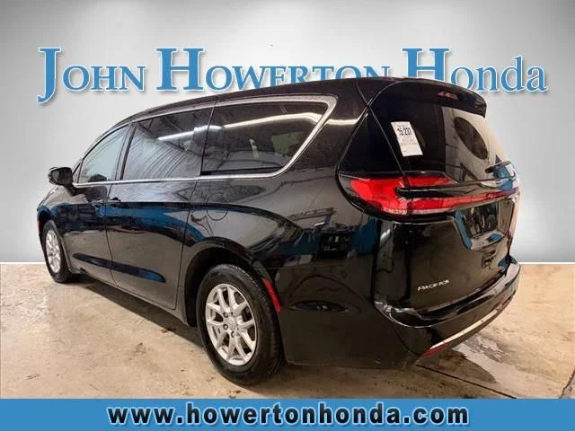 Used 2025 Black Chrysler Select image 5
