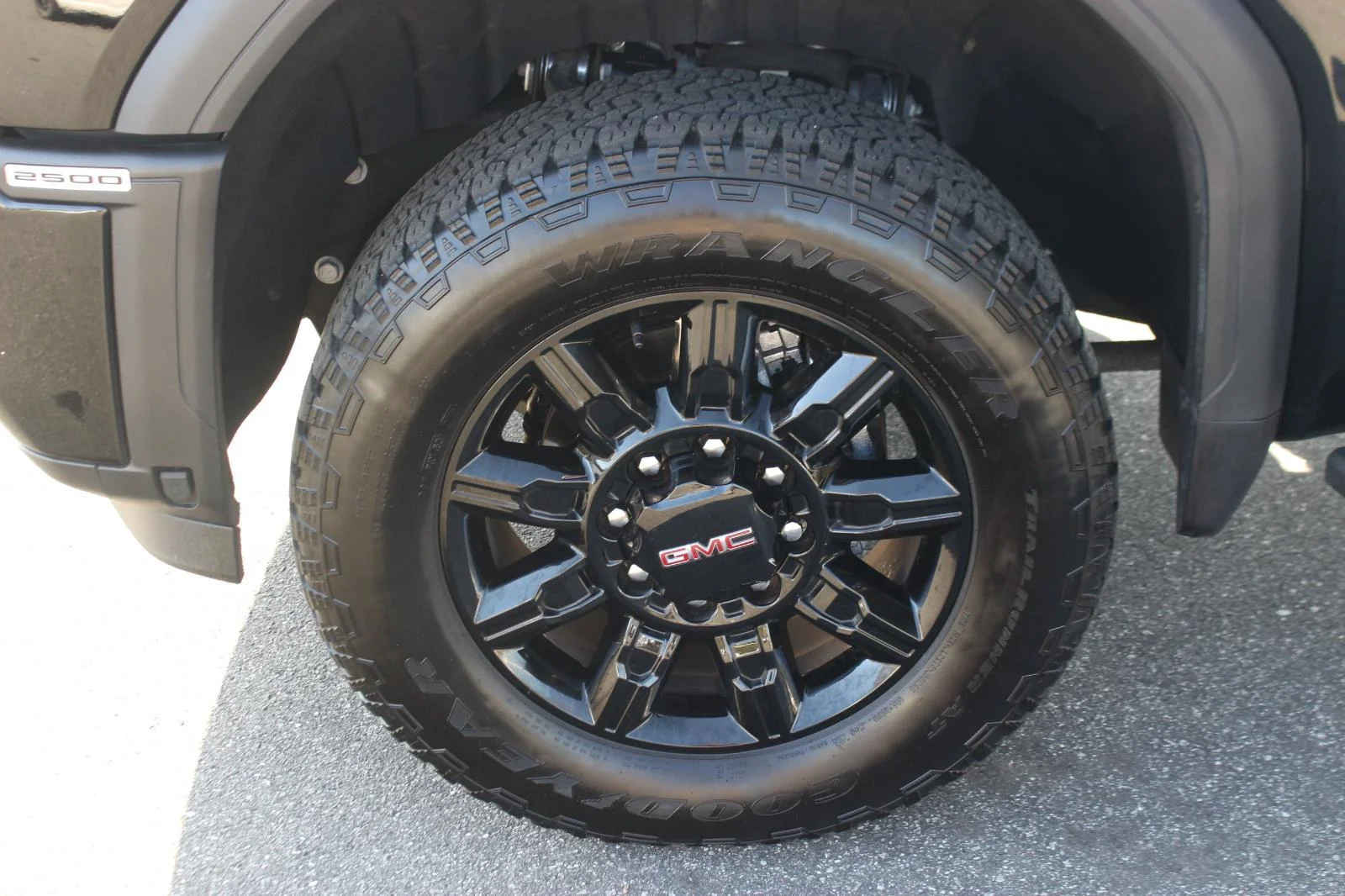 Used 2025 Onyx Black GMC AT4 image 40