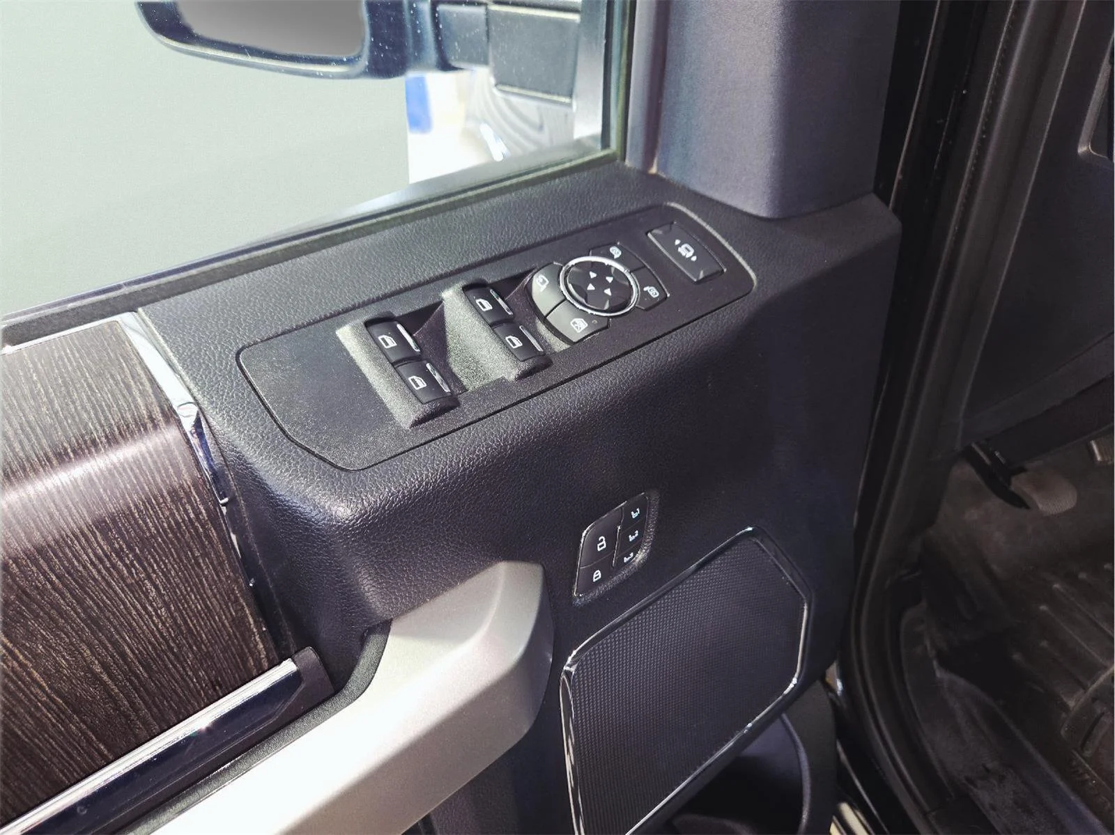 Used 2020 Agate Black Ford Lariat image 19