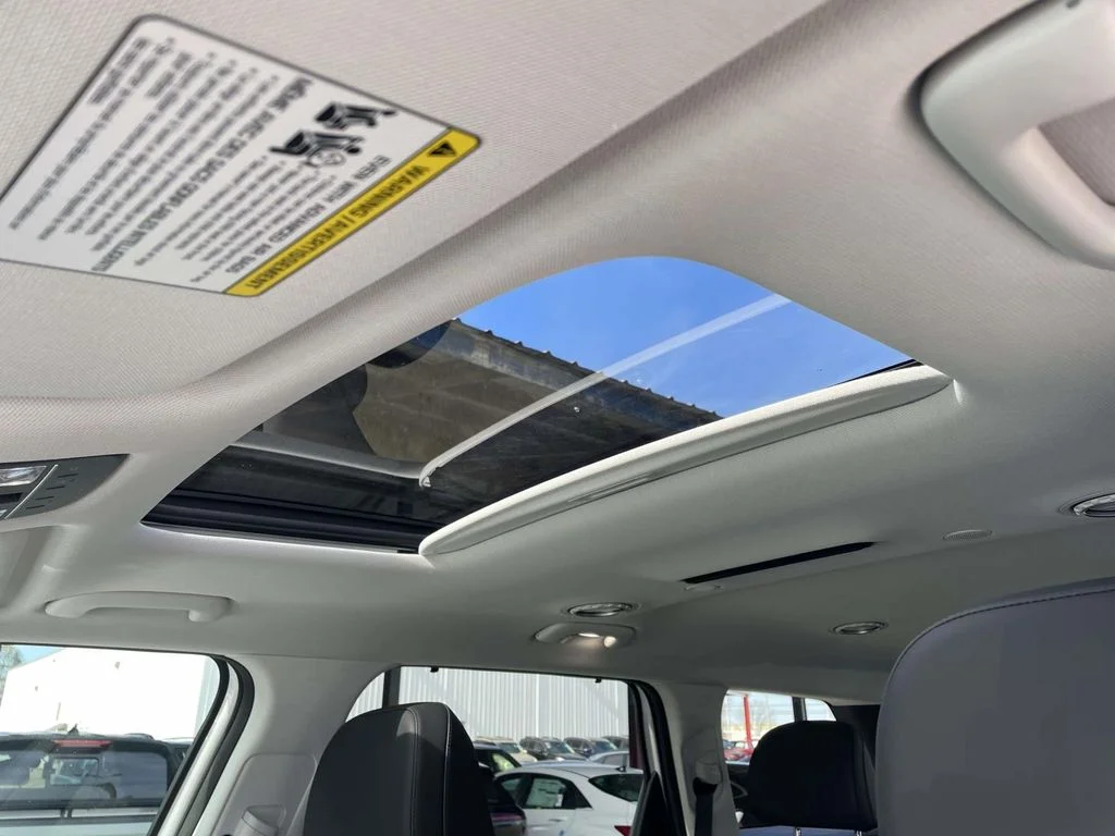 New 2026 White Hyundai SEL Premium image 19