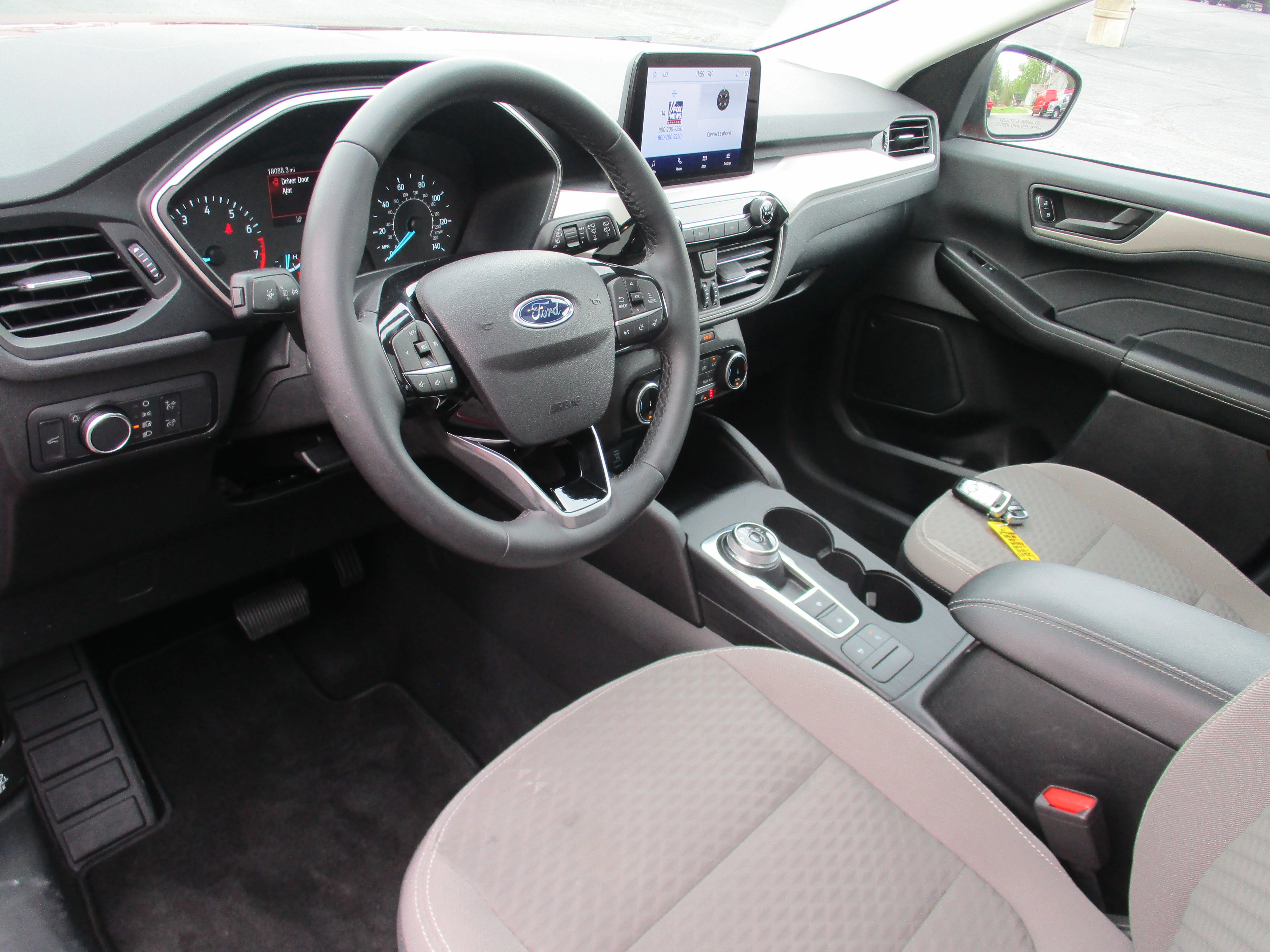 Used 2022 Rapid Red Metallic Tinted Clearcoat Ford SE image 29
