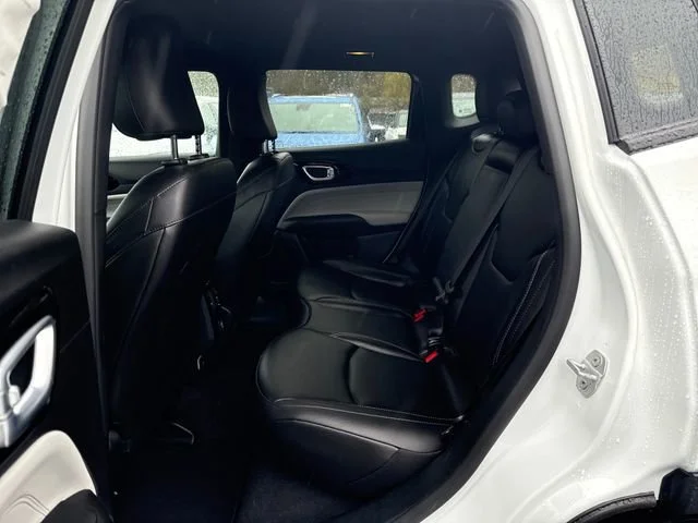 New 2026 Bright White Clear-Coat Exterior Paint Jeep Limited image 13