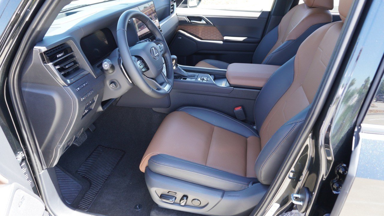 Used 2026 Black Lexus GX 550 Luxury+ image 13