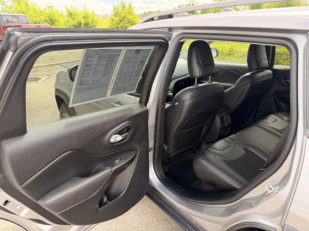 Used 2020 Granite Crystal Metallic Clear Coat Jeep Trailhawk Elite image 11