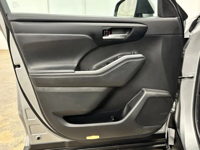 Used 2021 Silver Toyota XLE image 18