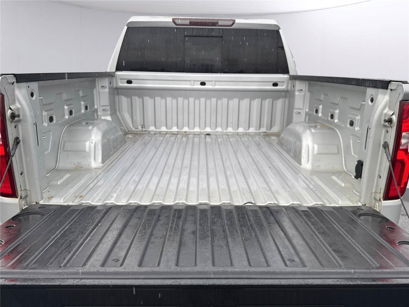 Used 2019 SILVER ICE METALLIC Chevrolet LTZ image 27
