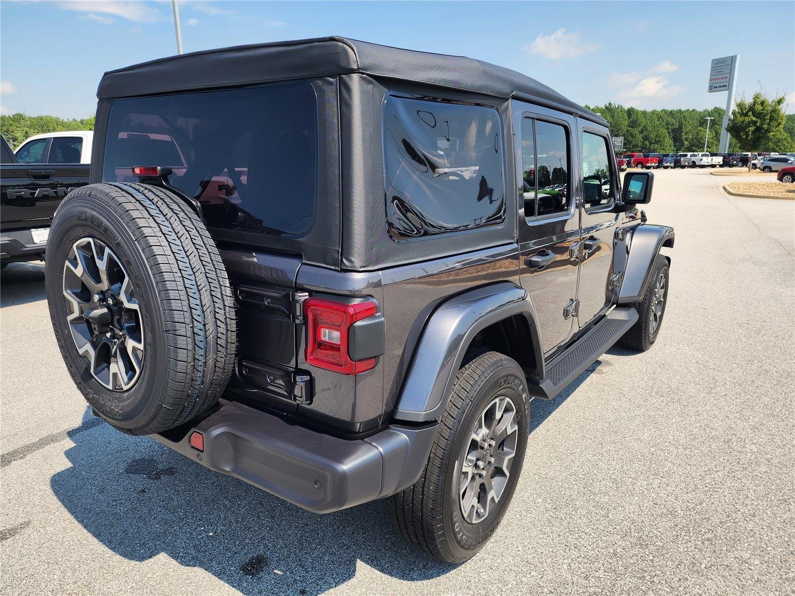 2025 Jeep Wrangler 4-Door Sahara - Photo 6