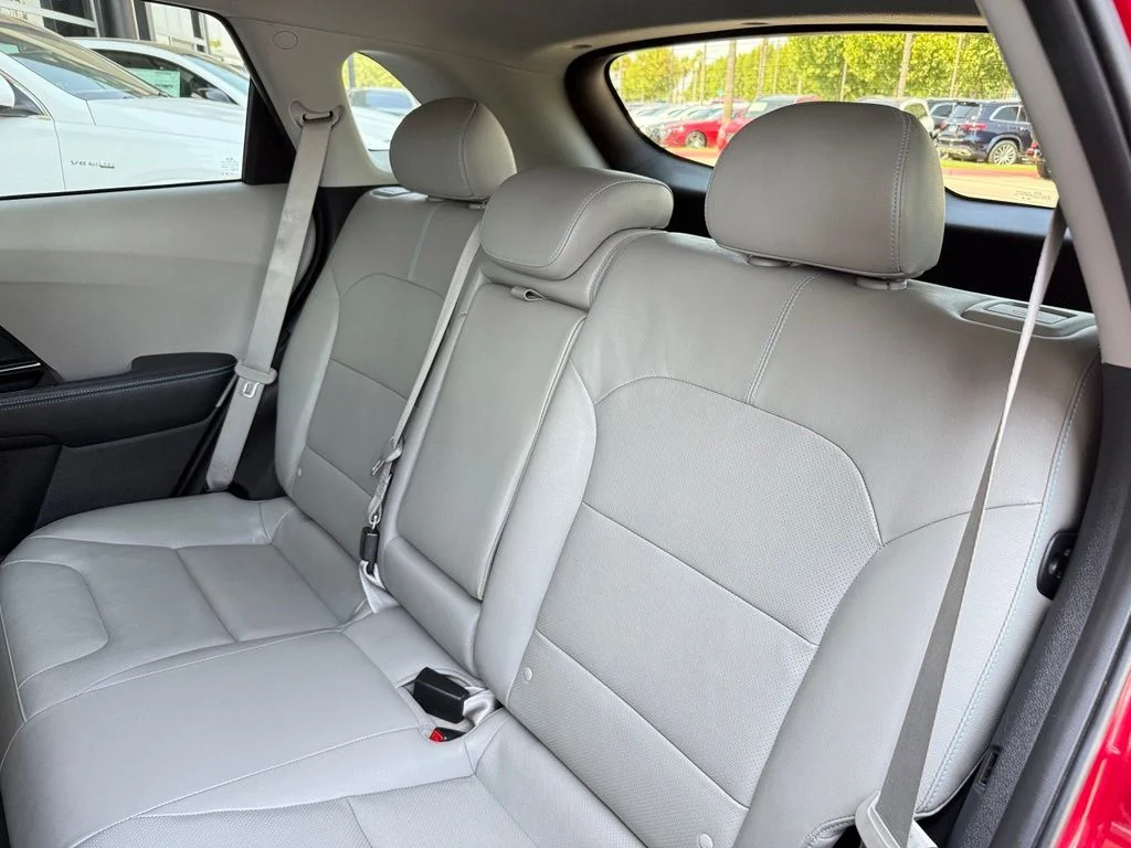 Used 2018 Red Kia Touring image 12