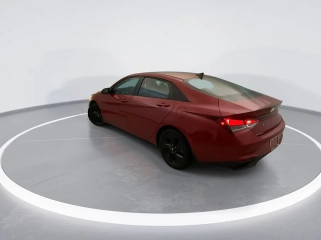 Used 2023 Red Hyundai SEL image 2