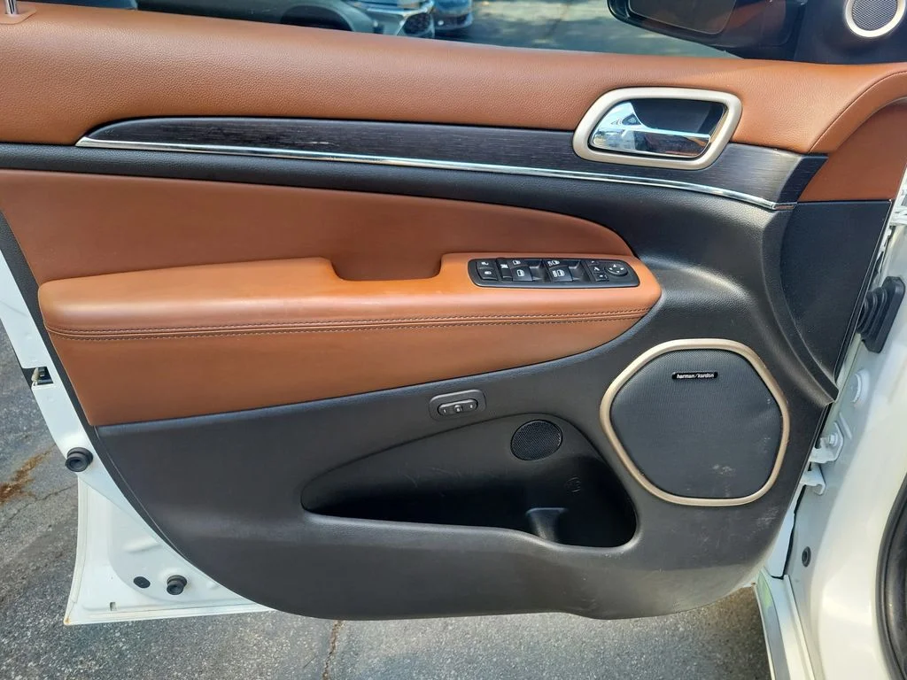 Used 2017 White Jeep Summit image 22