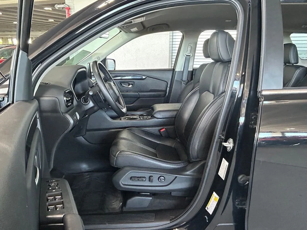 Used 2023 Crystal Black Pearl Honda EX-L image 16