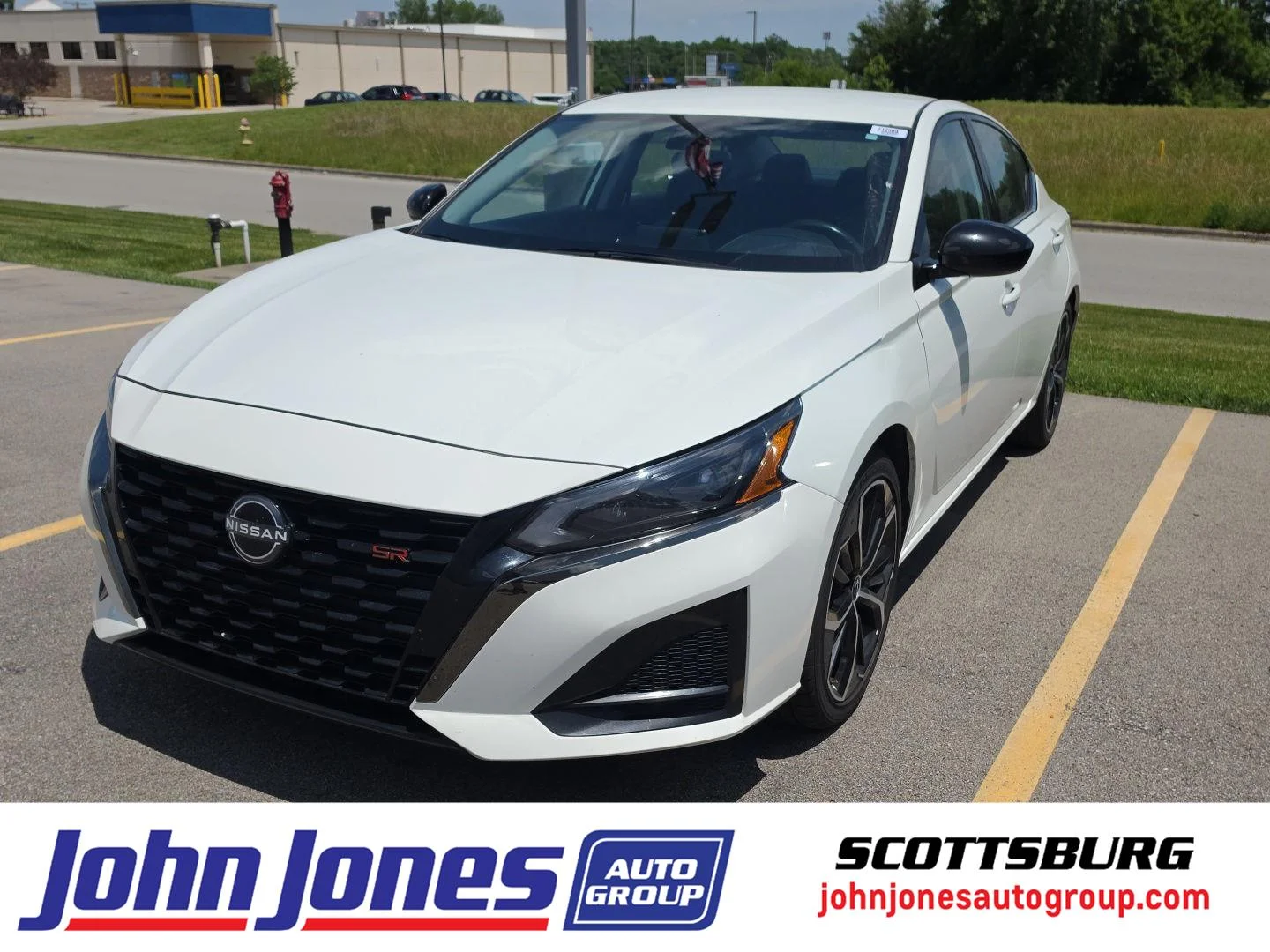 Used 2024 Glacier White Nissan 2.5 SR image 1