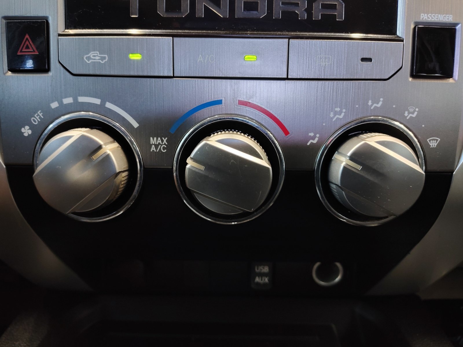 Used 2014 Silver Sky Metallic Toyota SR5 image 18