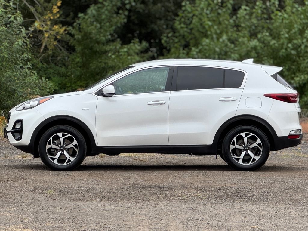 Used 2022 Snow White Pearl Kia LX image 4