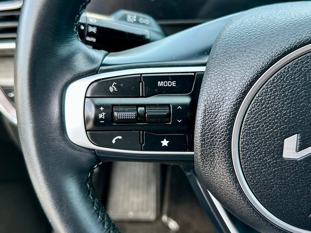 Used 2024 White Kia X-Line image 33