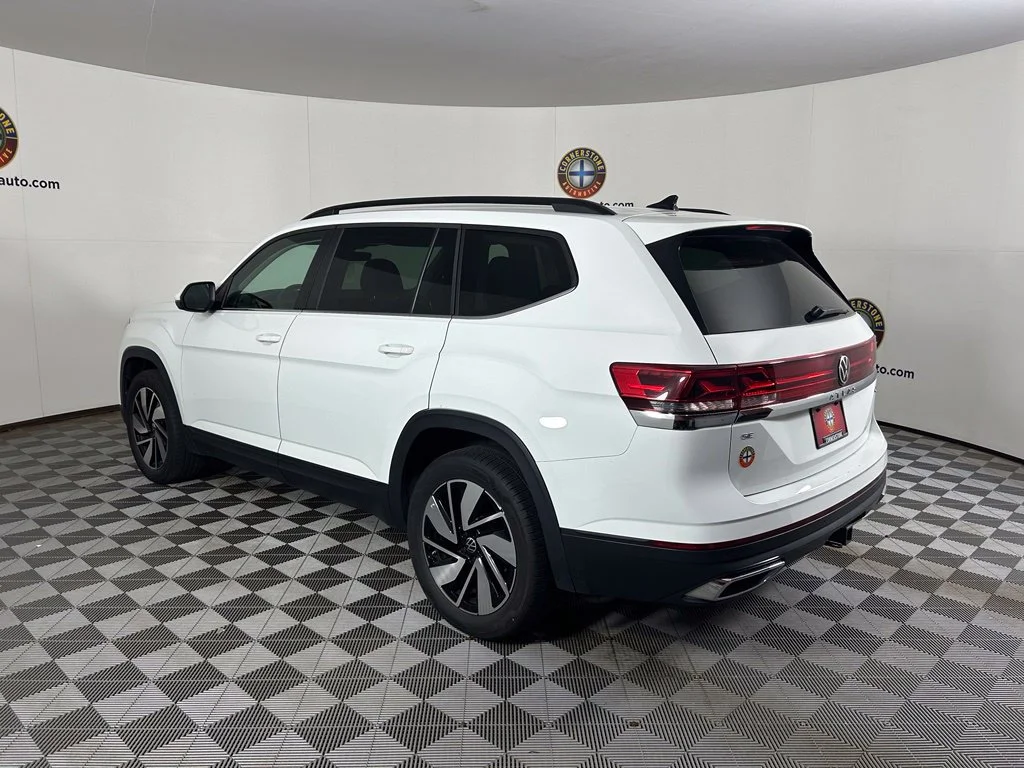 Used 2025 Pure White Volkswagen 2.0T SE w/Technology image 17