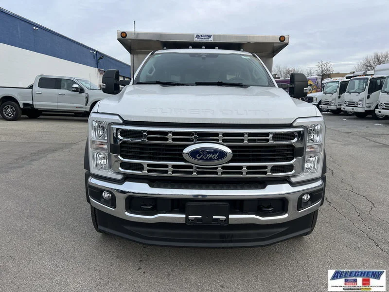 New 2025 Oxford White Ford F-550® XL image 3