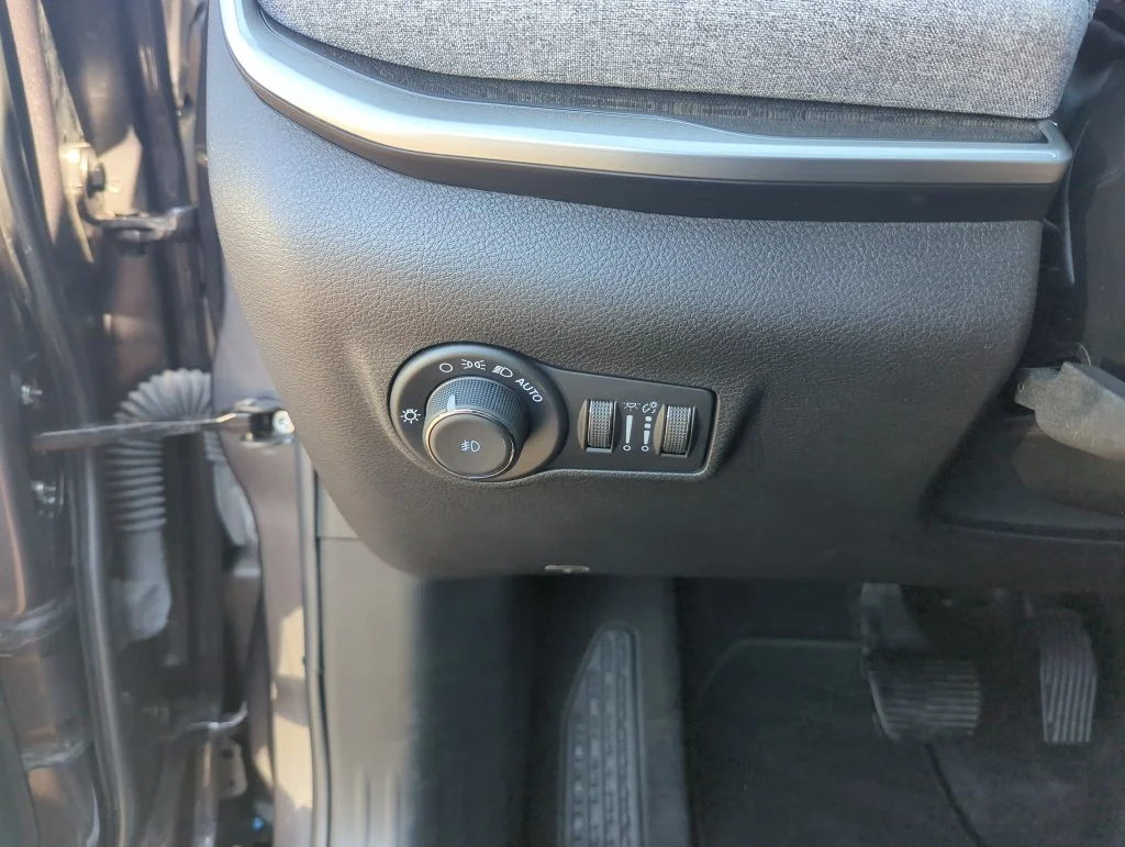 Used 2024 Gray Jeep Latitude image 20