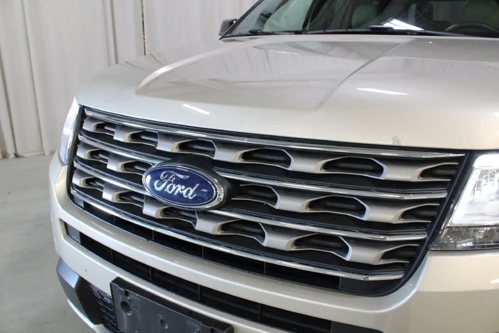 Used 2017 Gold Ford XLT image 33