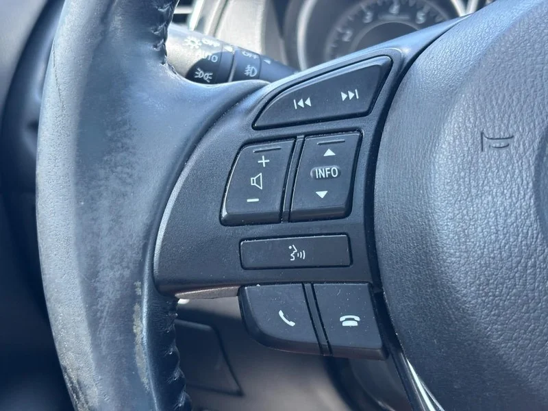 Used 2014  Mazda i Grand Touring image 19