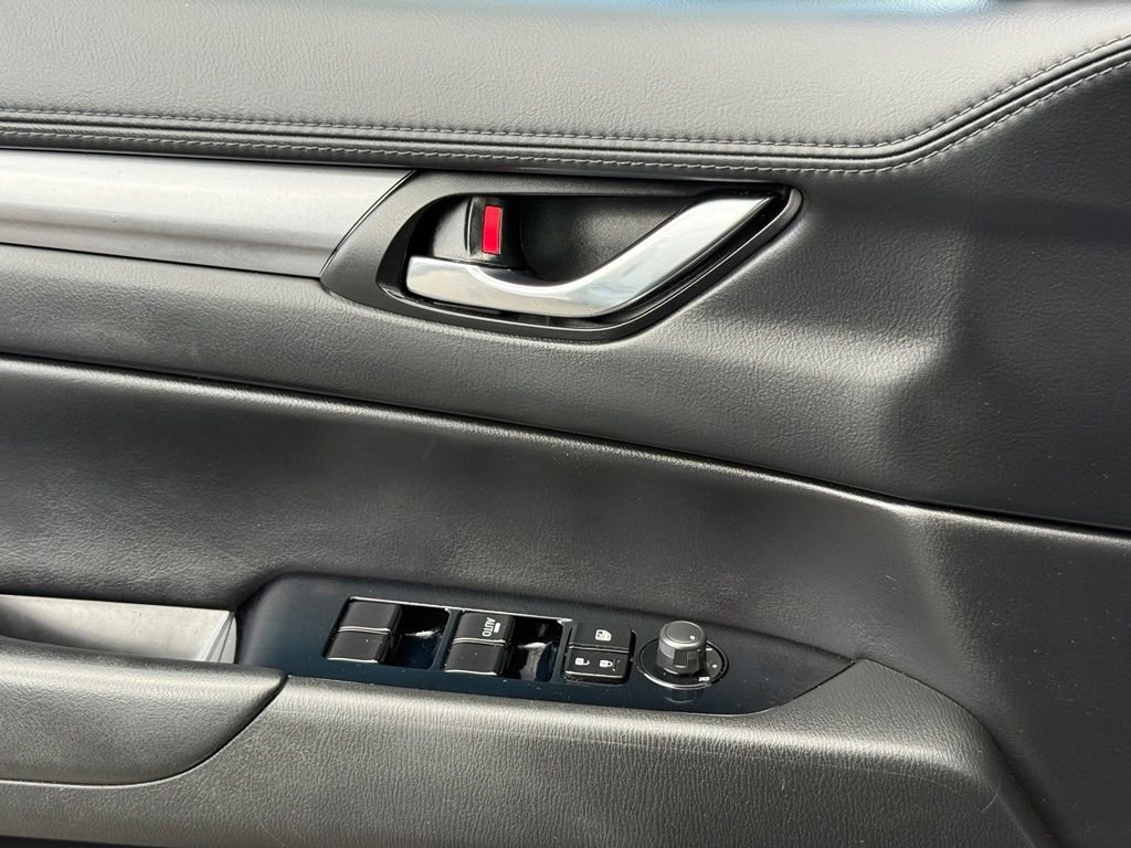 Used 2017 White Mazda Touring image 18