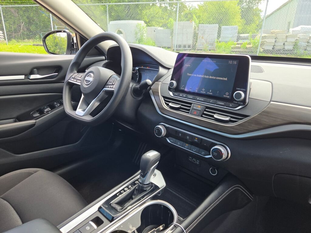 Used 2023 Silver Nissan 2.5 SV image 6