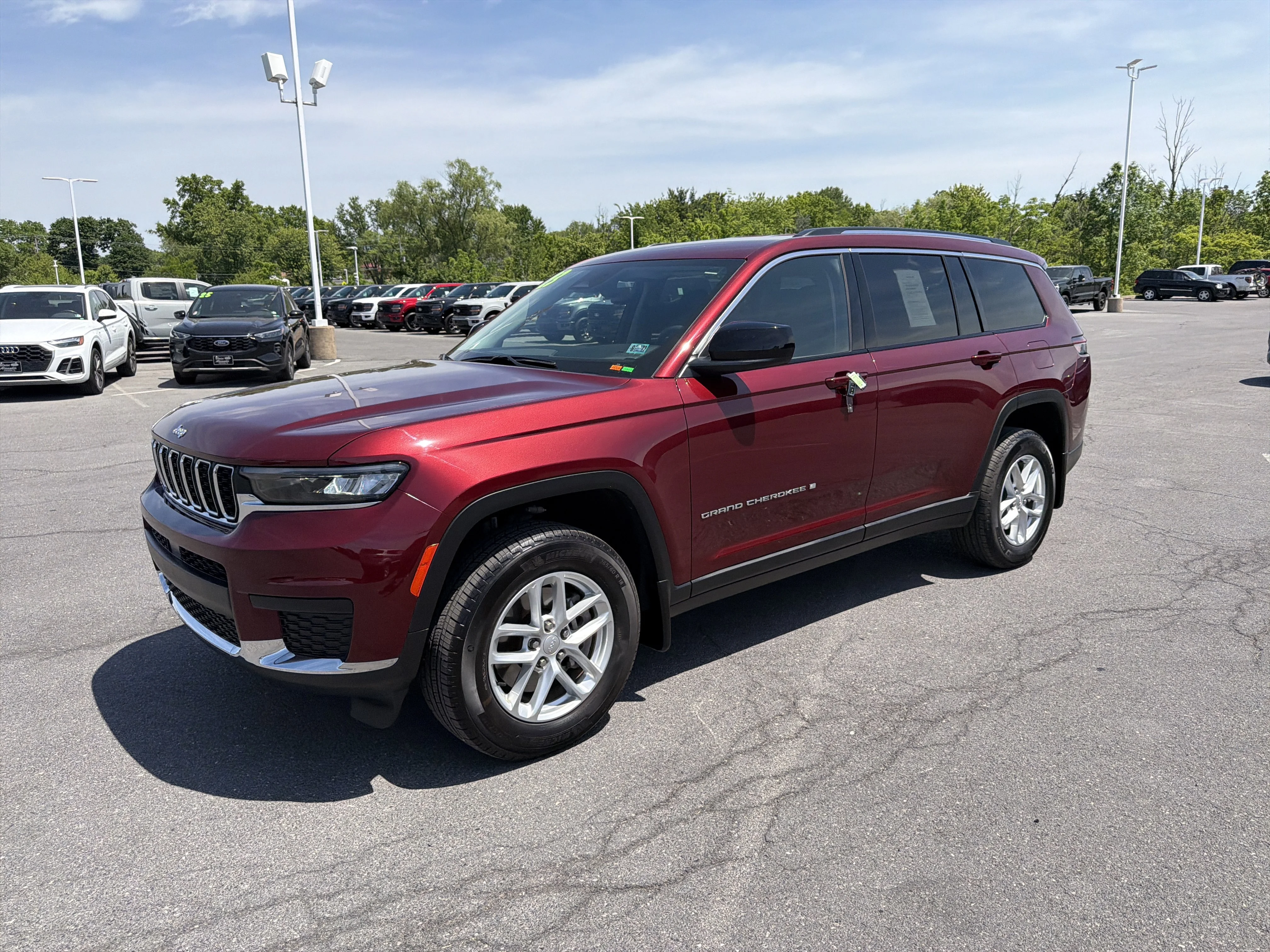 Used 2023 Velvet Red Pearlcoat Jeep Laredo image 8