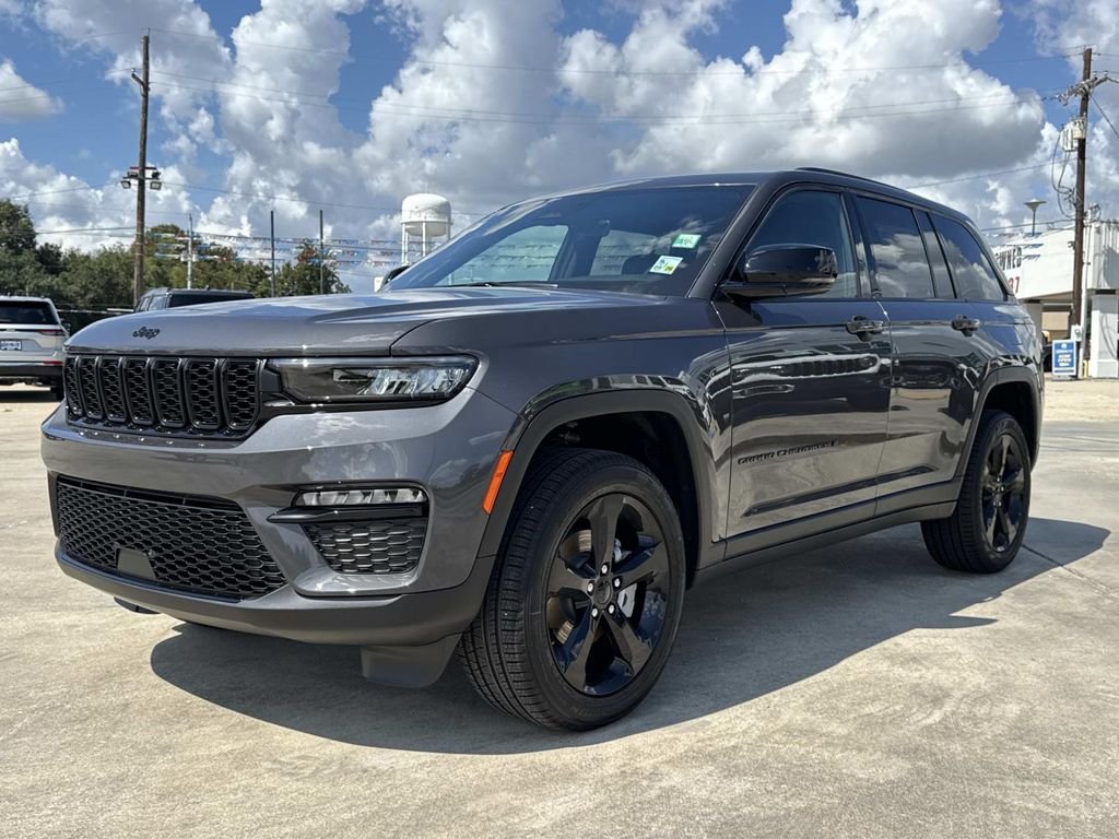 New 2025 Baltic Gray Metallic Clear-Coat Exterior Paint Jeep Limited image 3