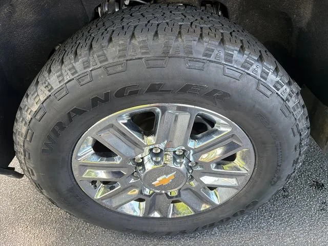 Used 2024 Black Chevrolet High Country image 11