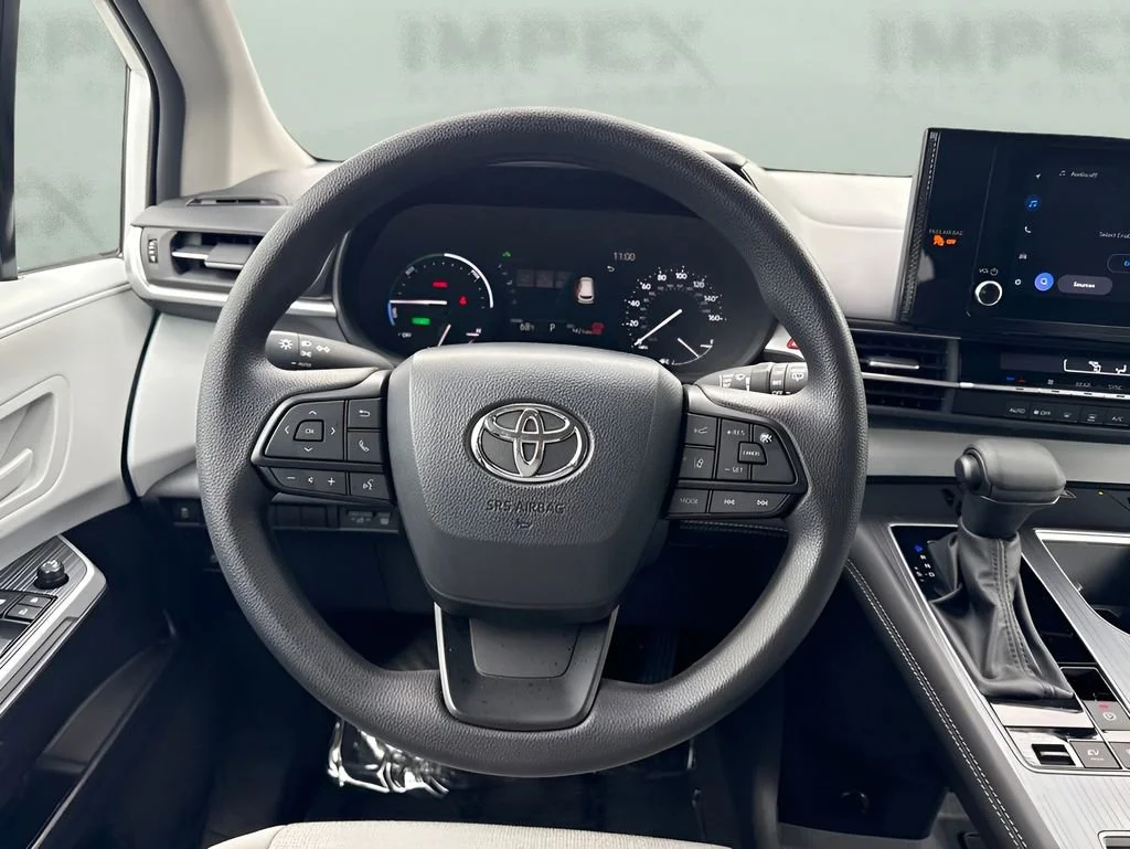 Used 2025 Ice Cap Toyota LE image 16