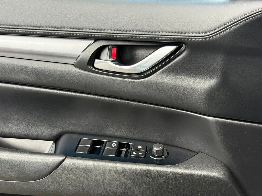 Used 2017 White Mazda Touring image 18