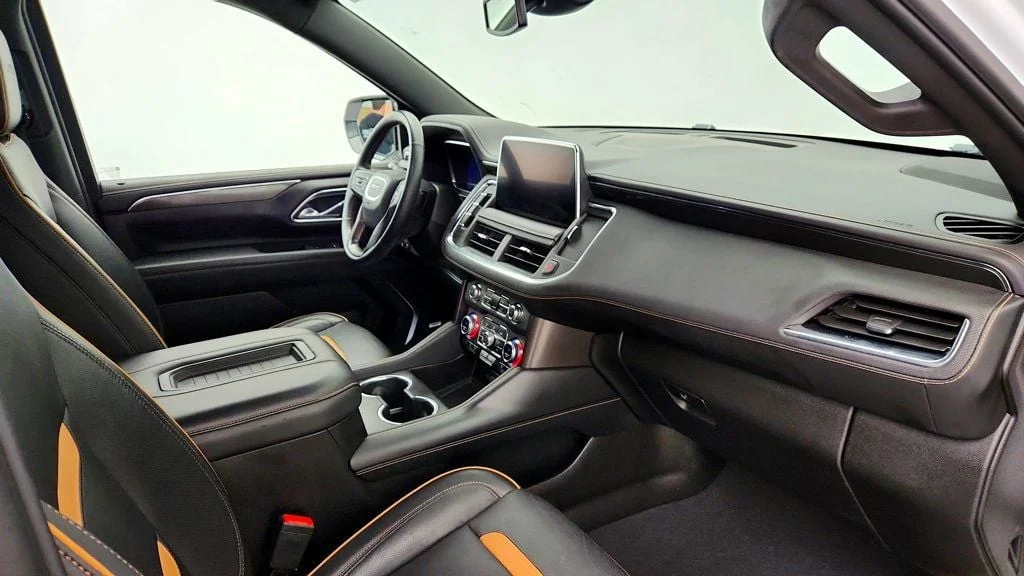 Used 2023 Summit White GMC 4WD 4dr AT4 w/ 6.2L V8 & Panoramic Sunroof image 26
