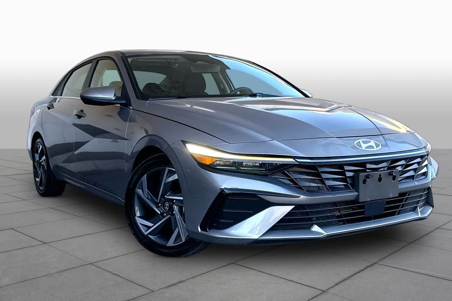 Used 2025 Fluid Metal Hyundai SEL Convenience image 3