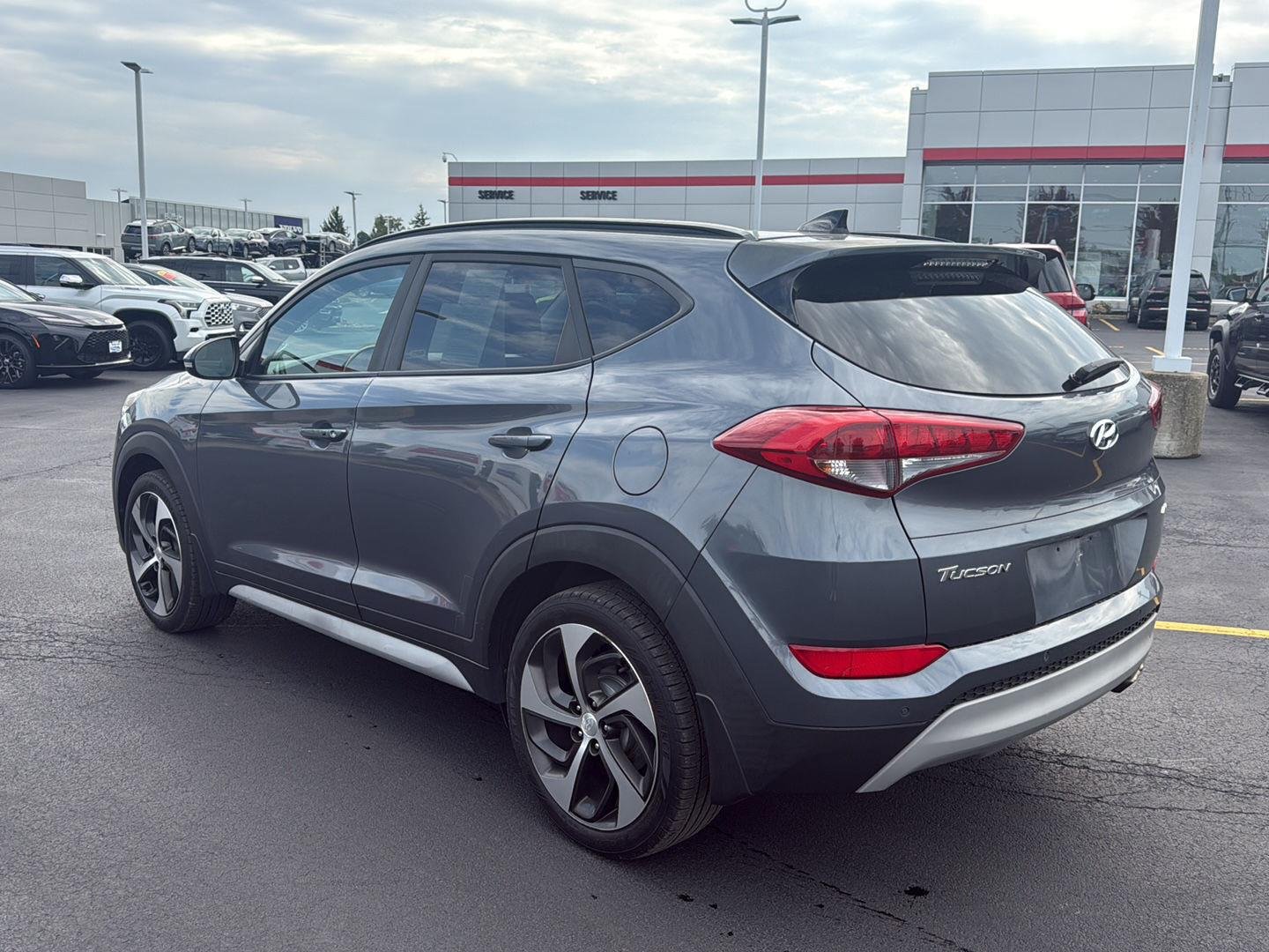 Used 2018 Coliseum Gray Hyundai Value image 5