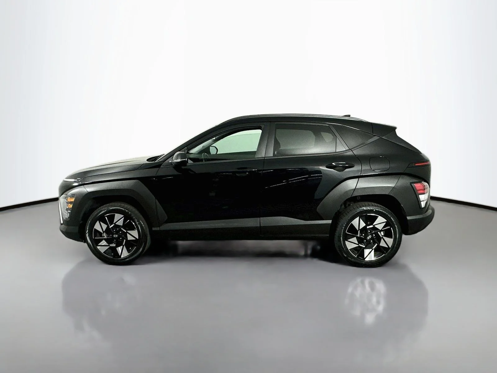 Used 2024 Abyss Black Pearl Hyundai SEL image 5