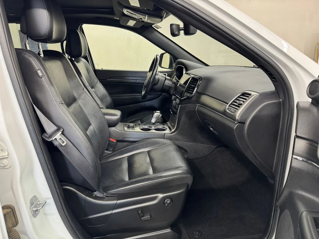 Used 2022 White Jeep Limited image 28