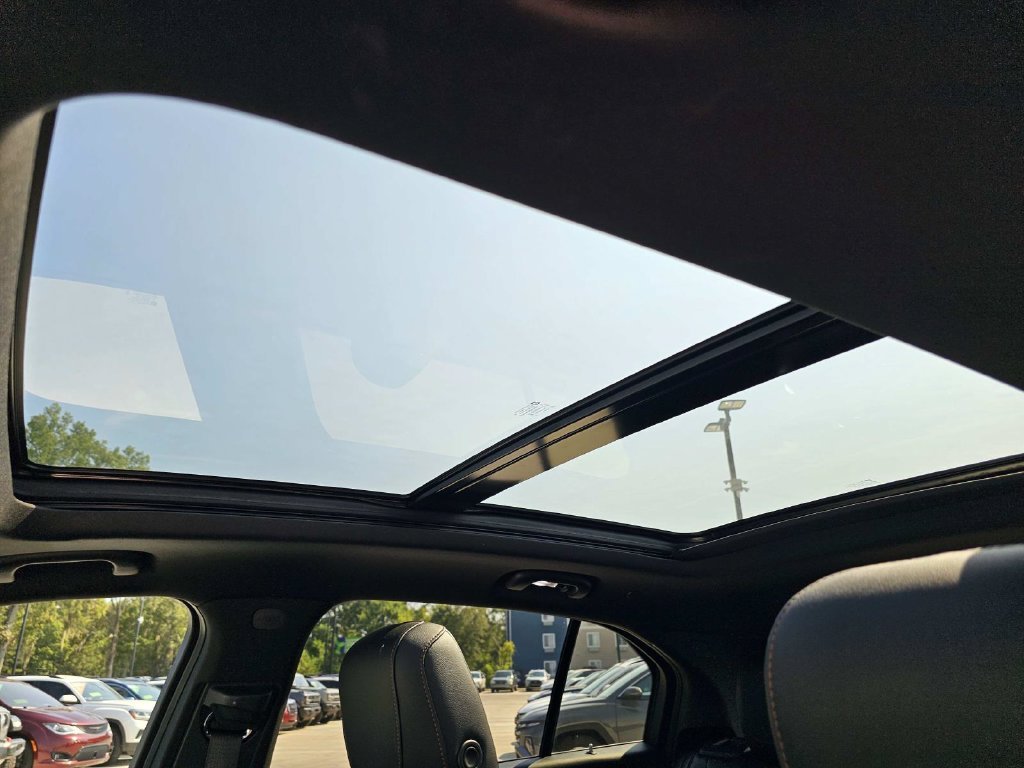 Used 2019 Silver Cadillac Sport image 23