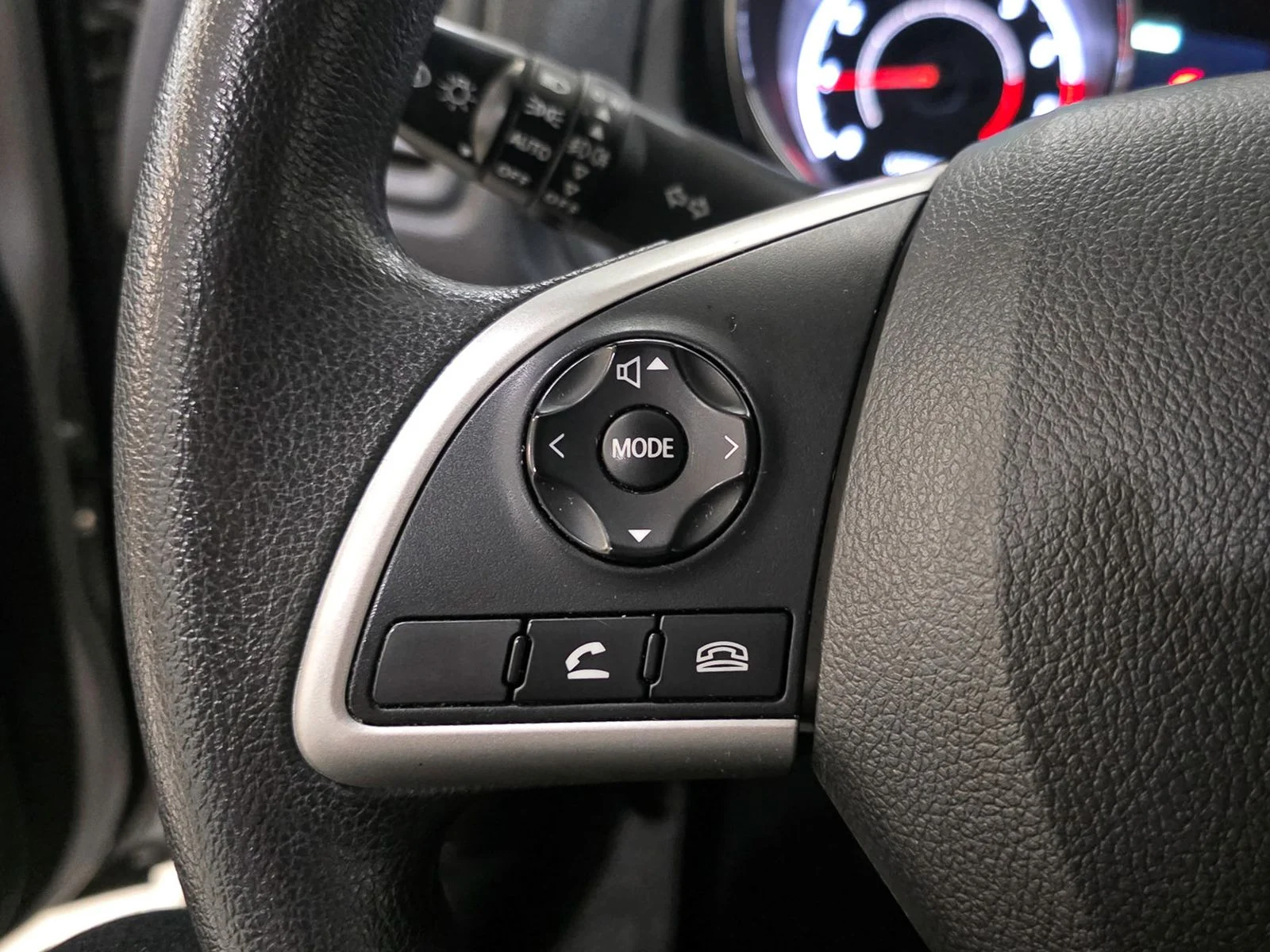 Used 2024  Mitsubishi  image 34