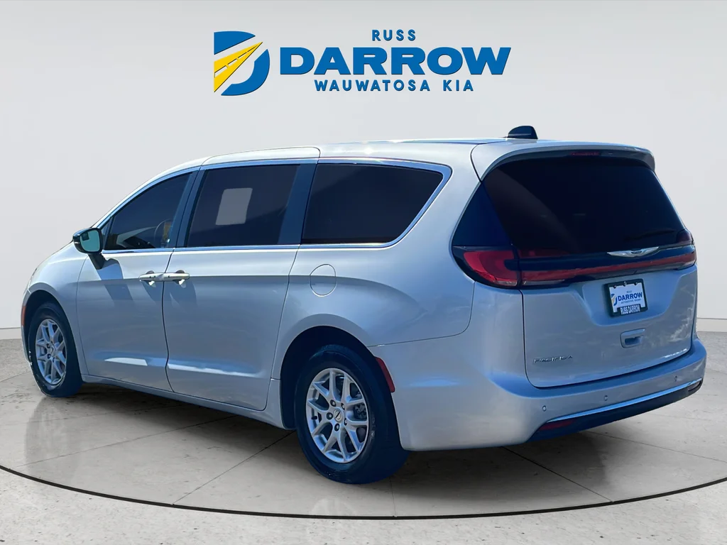 Used 2024 Silver Chrysler Touring L image 3