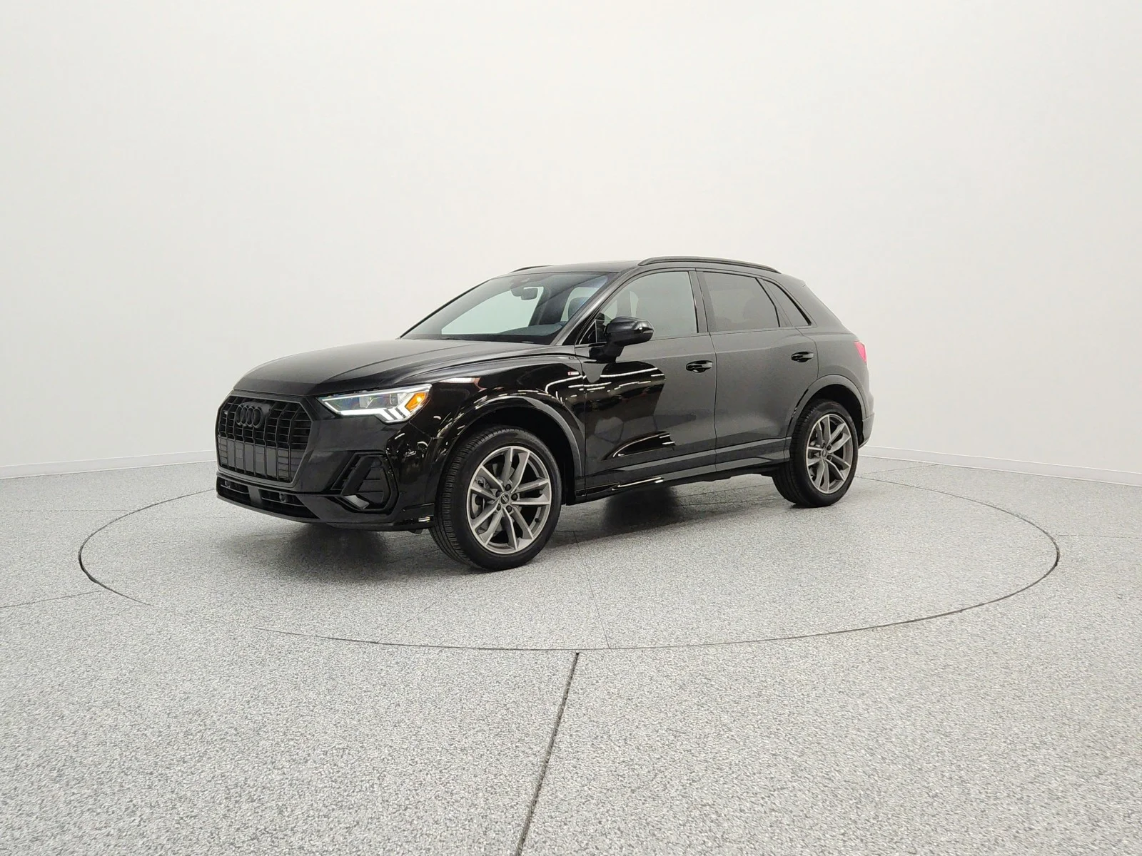 Luxury Loaner 2025 Q3 SUV