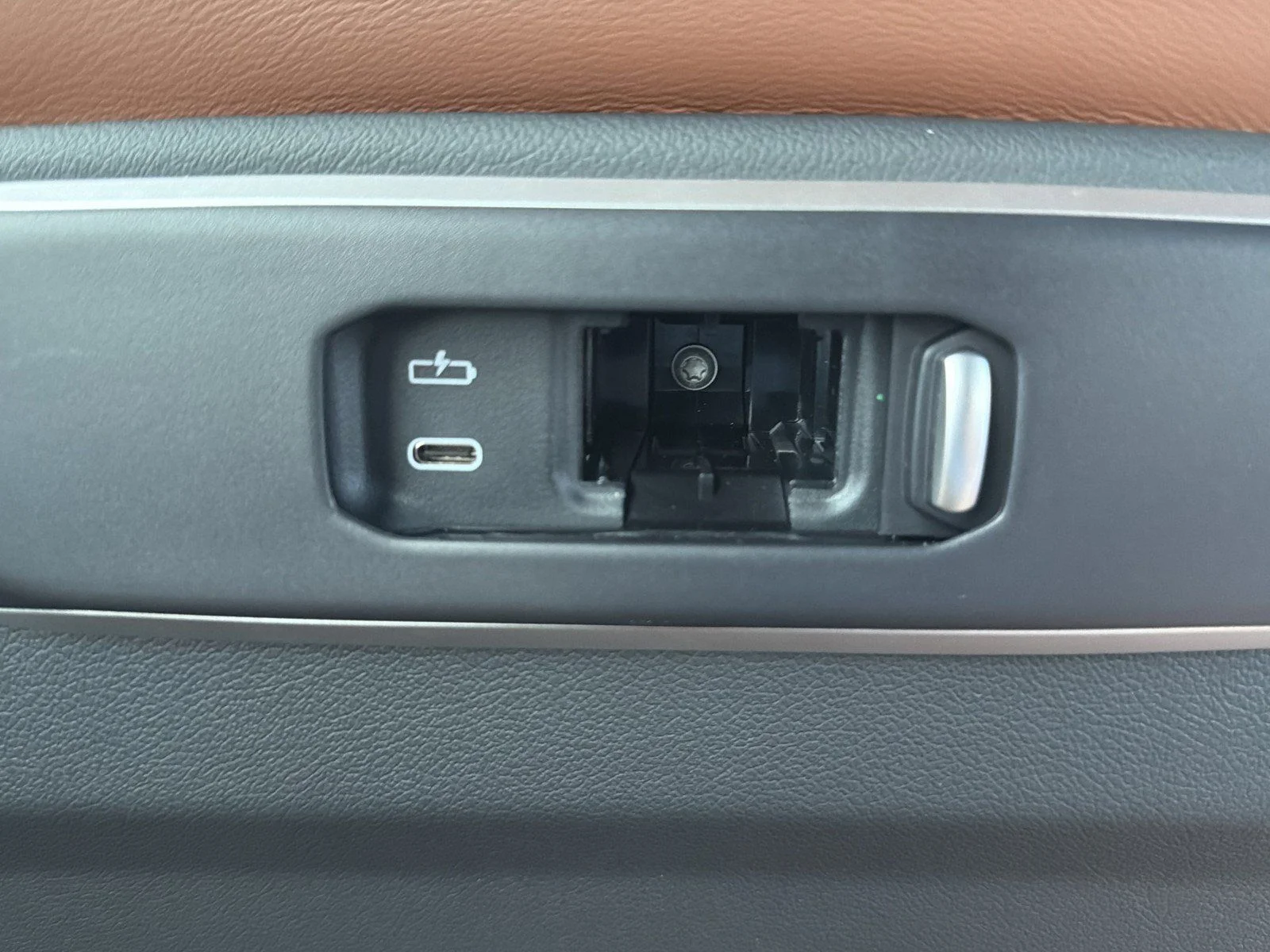 New 2026 Mineral White Metallic BMW xDrive40i image 19
