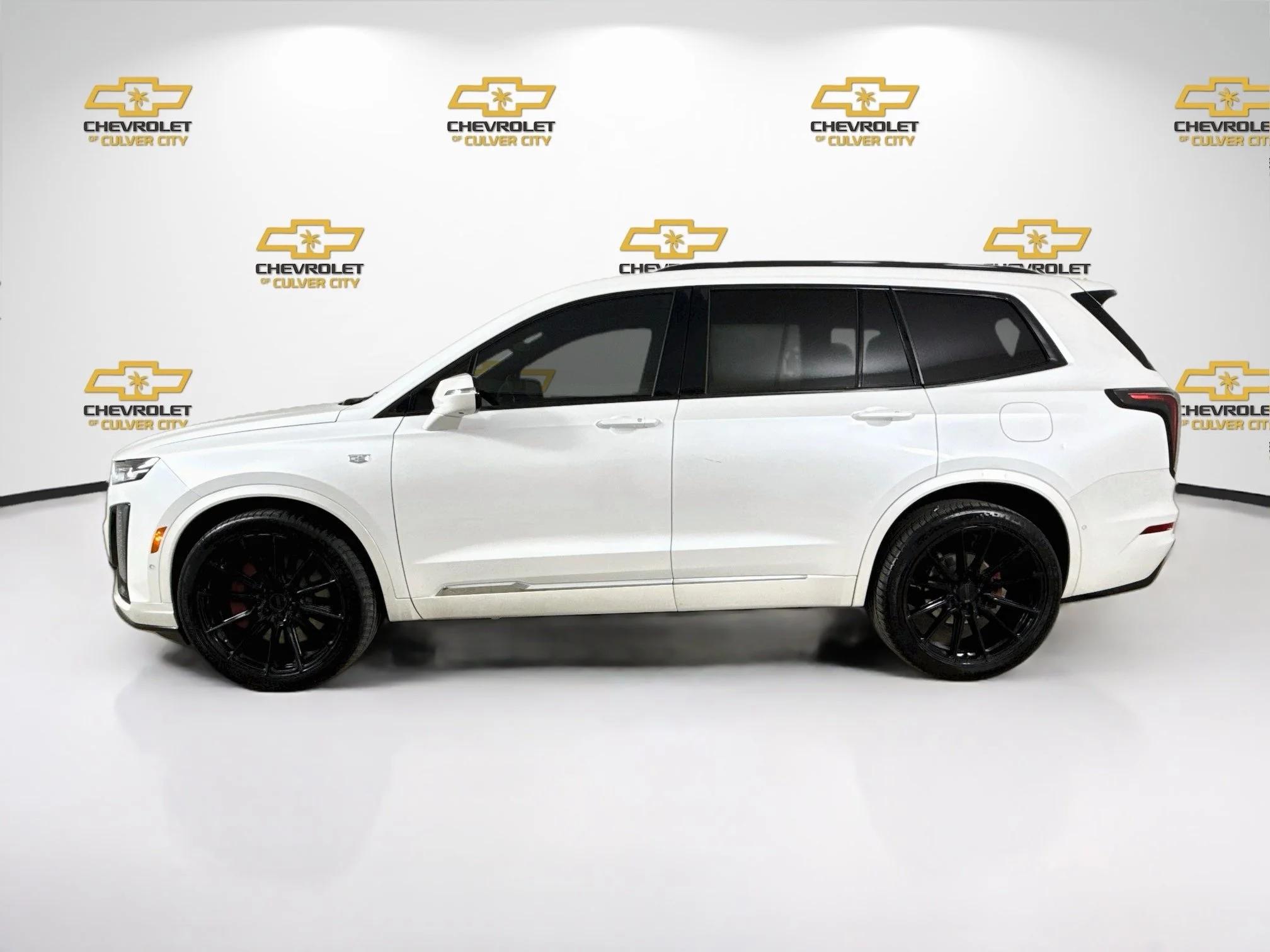Used 2022 CRYSTAL WHITE TRICOAT Cadillac Sport image 5