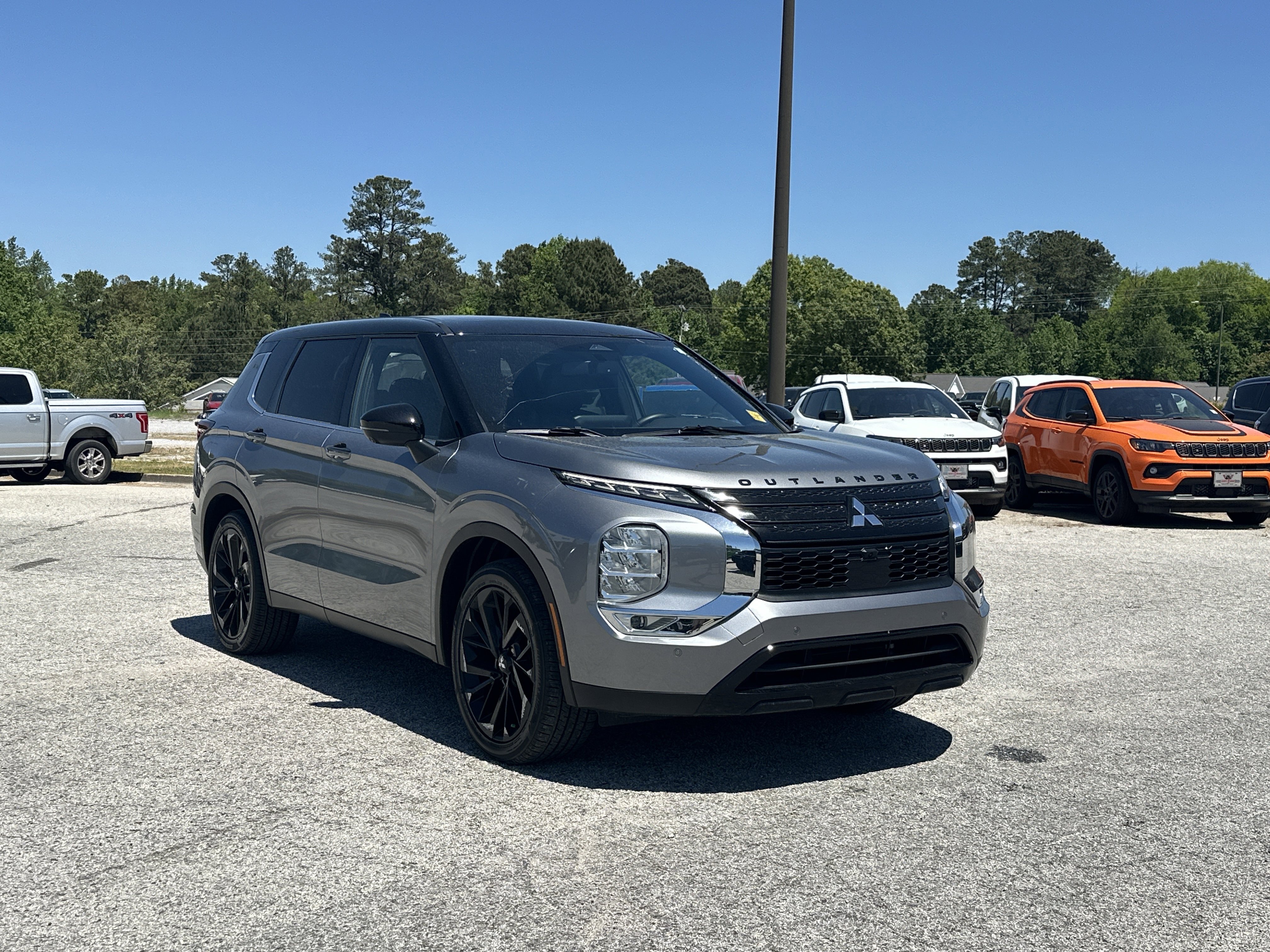 Used 2023 Alloy Silver Metallic Mitsubishi SEL image 2