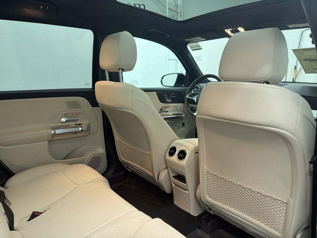 Used 2026 Black Mercedes-Benz GLB 250 image 23