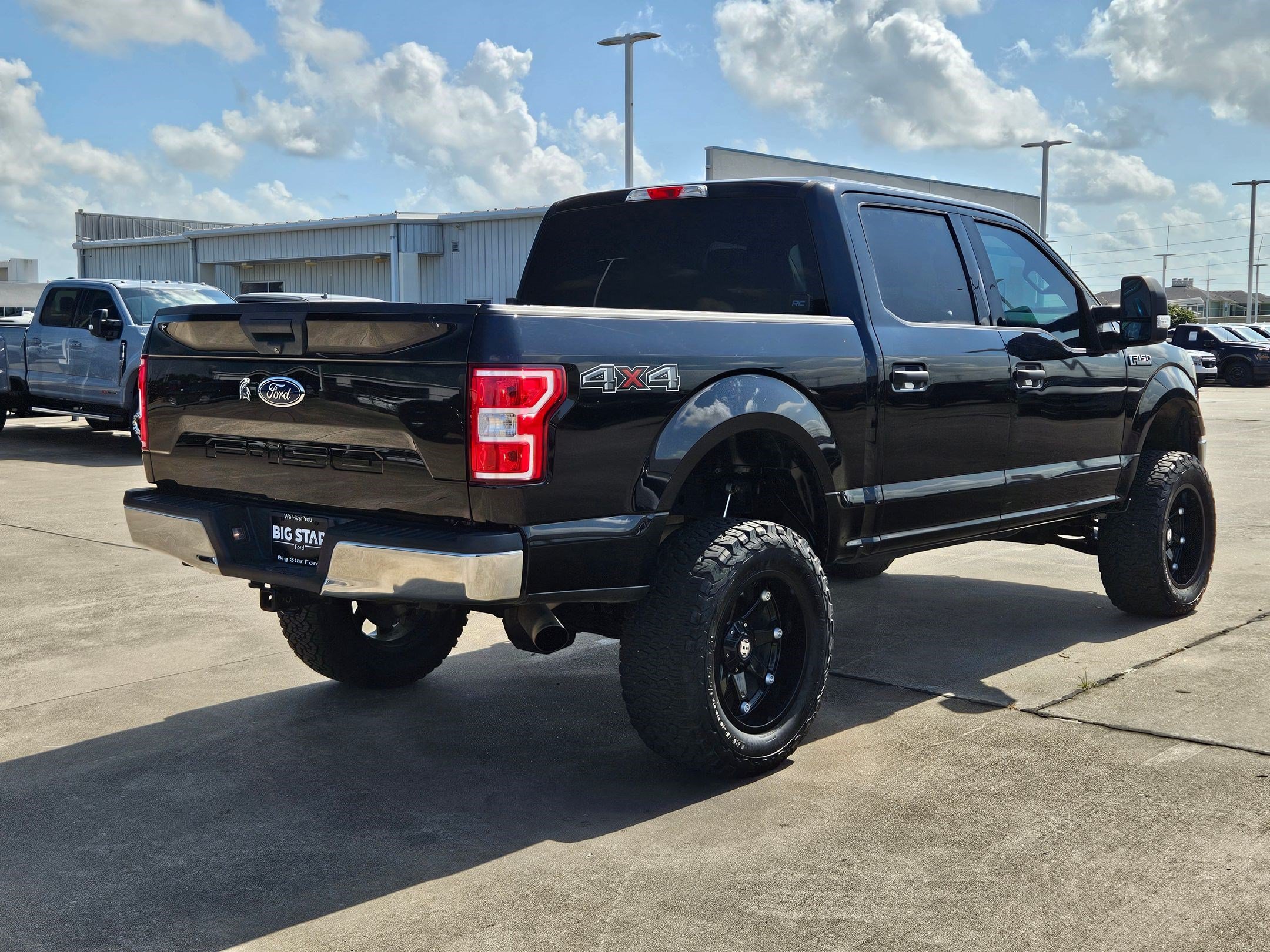 Used 2018 Shadow Black Ford XLT image 3