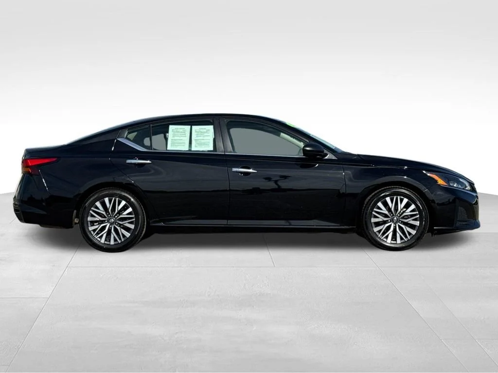 Used 2024 Black Nissan 2.5 SV image 6