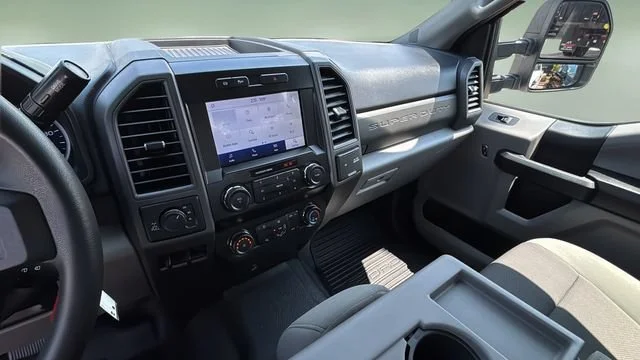 Used 2020 White Ford XL image 26